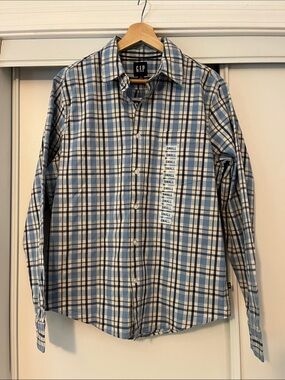 GAP Men's Light Blue and White Plaid Button-Down Shirt